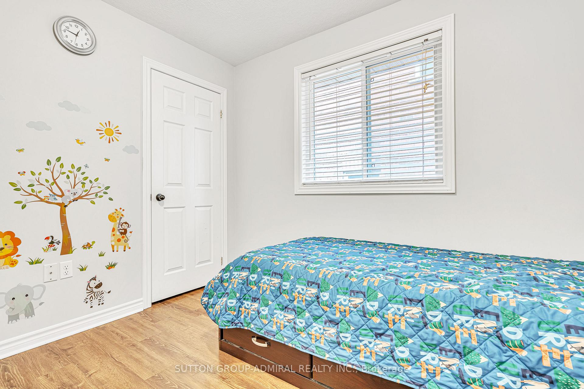 Photo 24 of 16 Empire Drive, Barrie, Innis-Shore — HOMEH