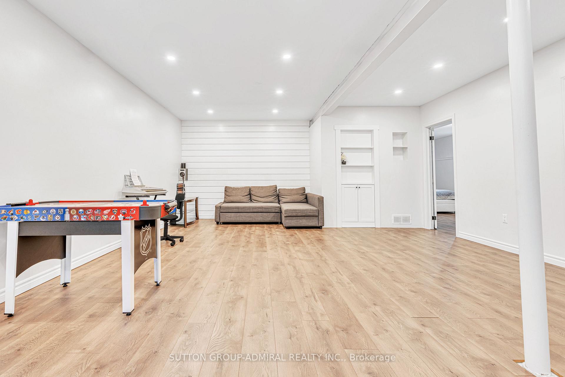 Photo 31 of 16 Empire Drive, Barrie, Innis-Shore — HOMEH