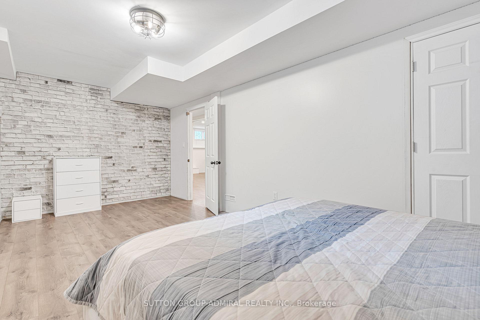 Photo 38 of 16 Empire Drive, Barrie, Innis-Shore — HOMEH