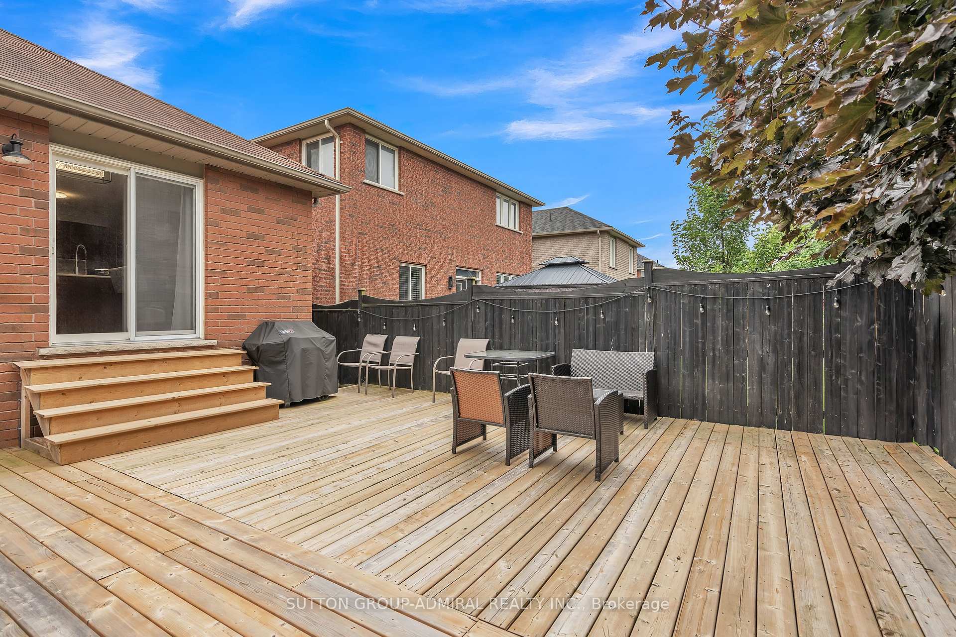 Photo 42 of 16 Empire Drive, Barrie, Innis-Shore — HOMEH