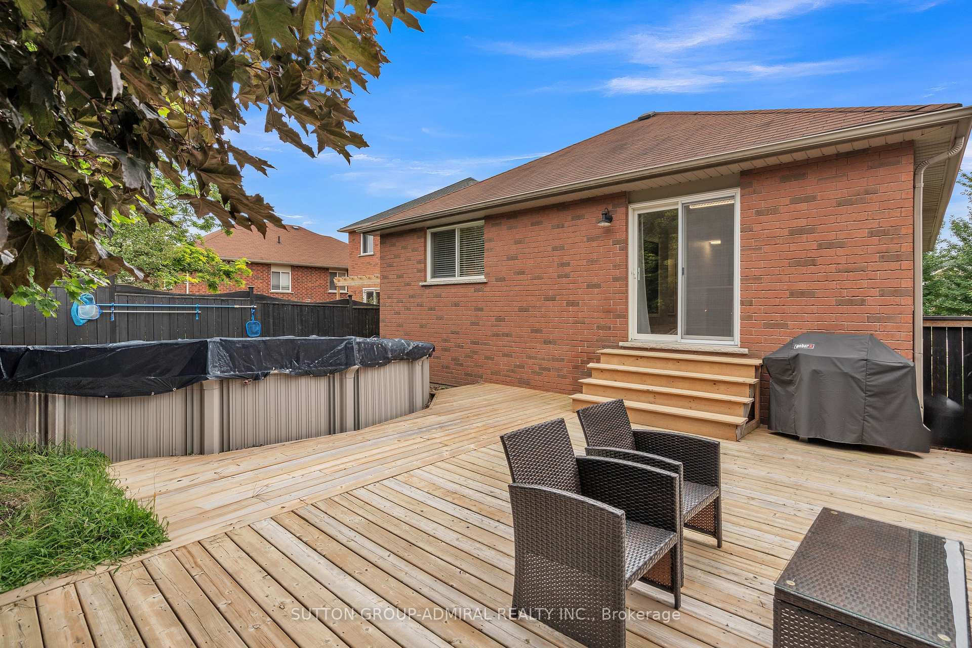 Photo 44 of 16 Empire Drive, Barrie, Innis-Shore — HOMEH