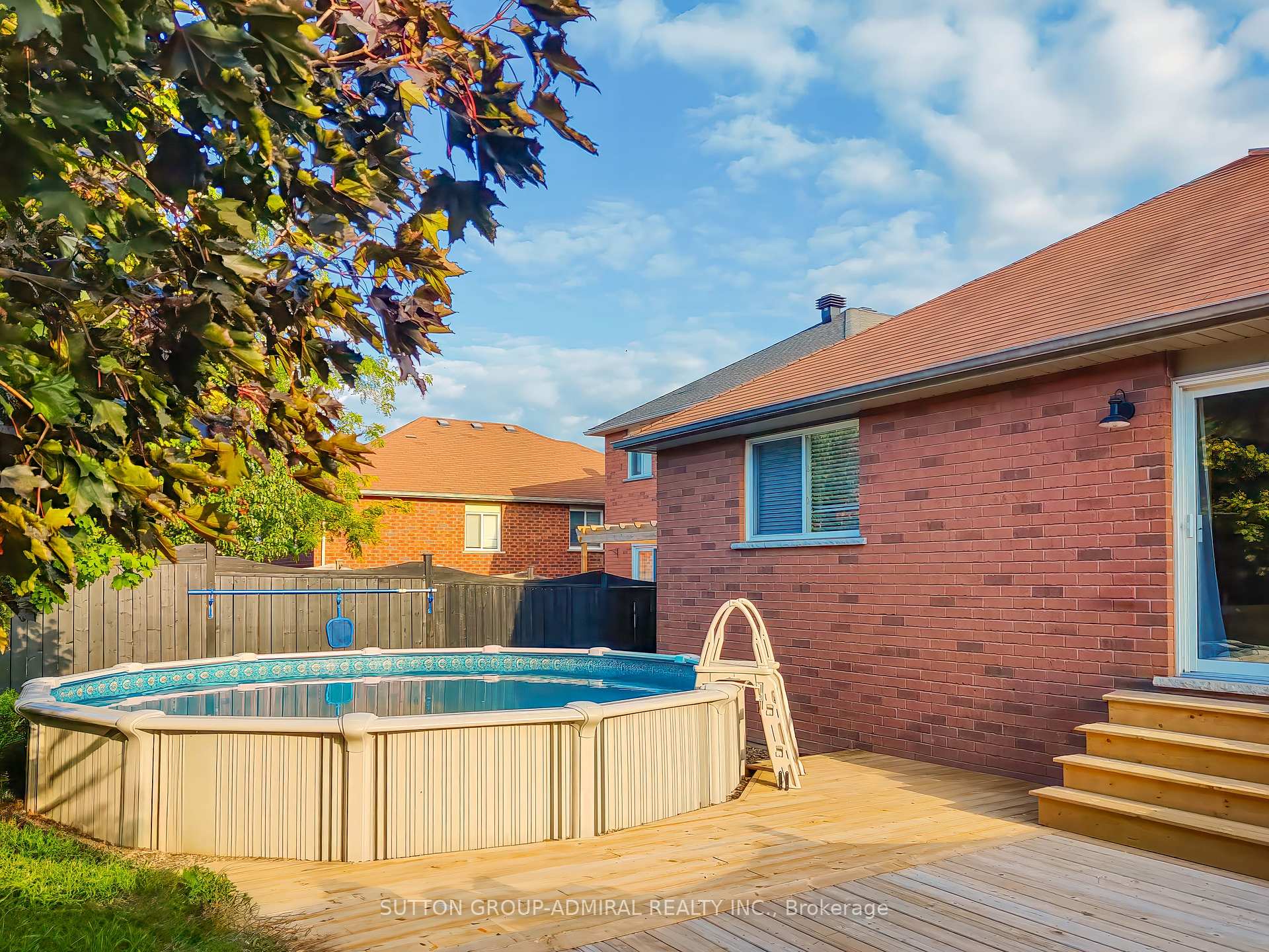 Photo 45 of 16 Empire Drive, Barrie, Innis-Shore — HOMEH