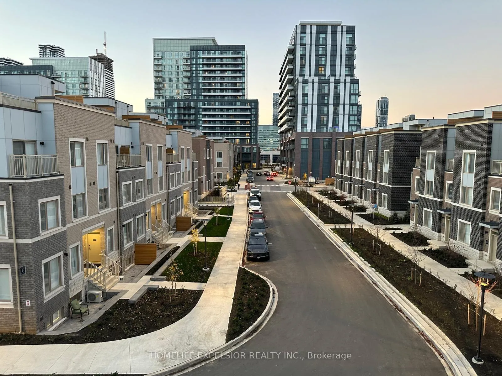 Photo 1 of Unit TH353, 100 Honeycrisp Crescent, Vaughan, Vaughan Corporate Centre — HOMEH