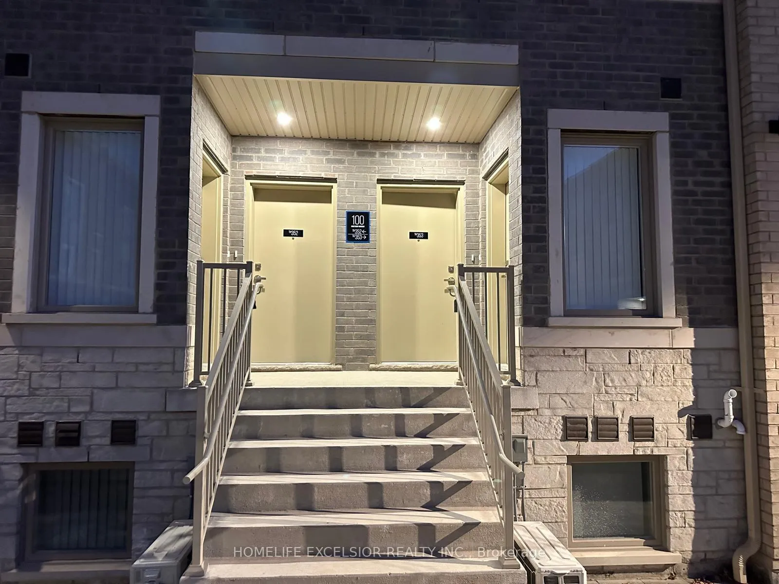 Photo 2 of Unit TH353, 100 Honeycrisp Crescent, Vaughan, Vaughan Corporate Centre — HOMEH