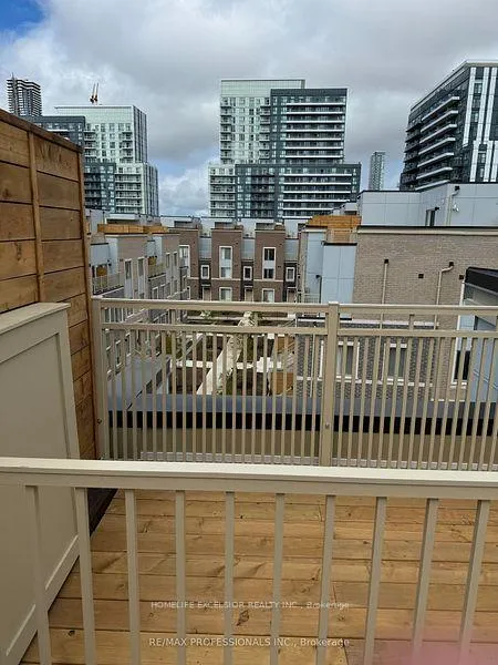 Photo 14 of Unit TH353, 100 Honeycrisp Crescent, Vaughan, Vaughan Corporate Centre — HOMEH