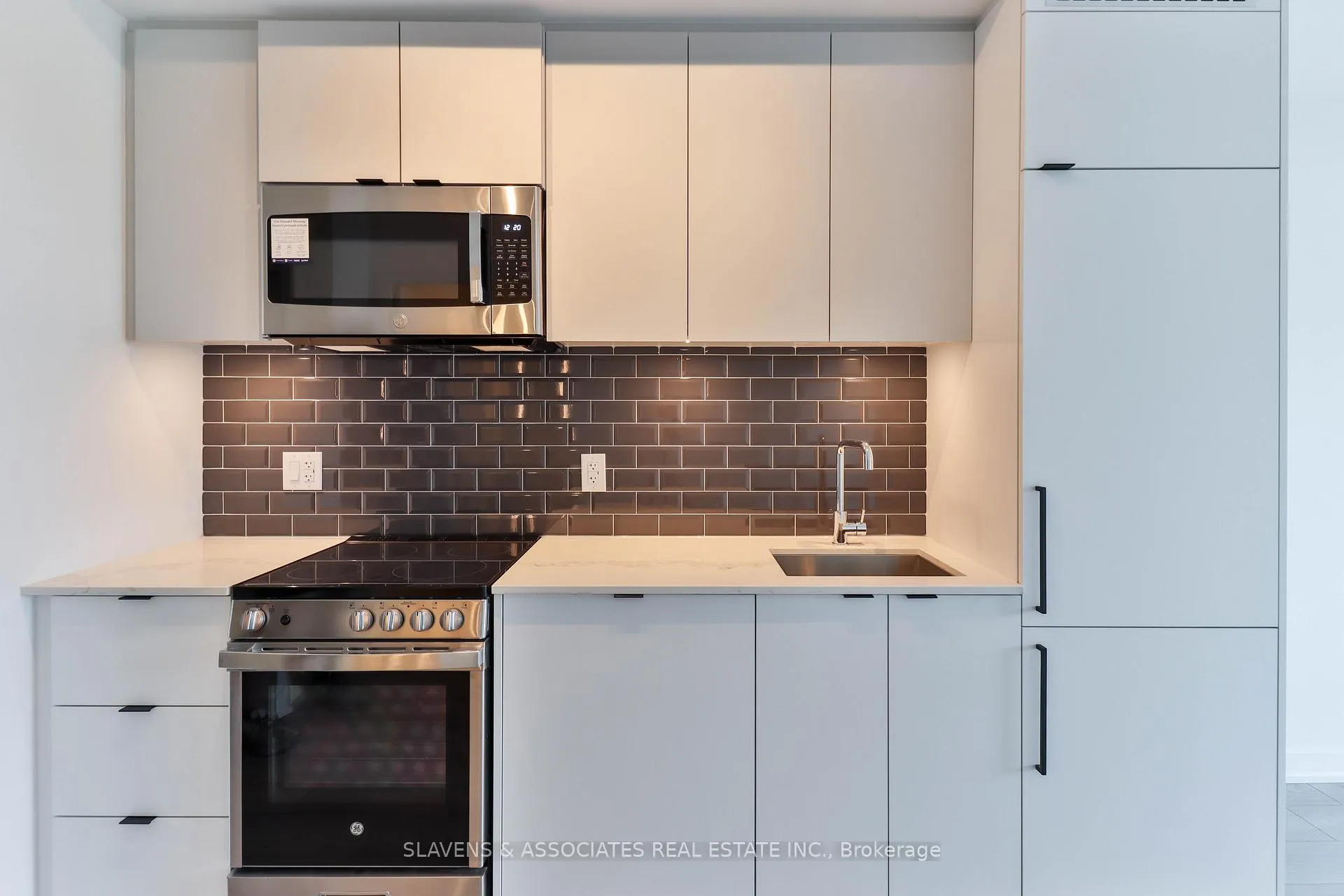 Photo 3 of Unit 910, 285 Dufferin Street, Toronto, South Parkdale — HOMEH