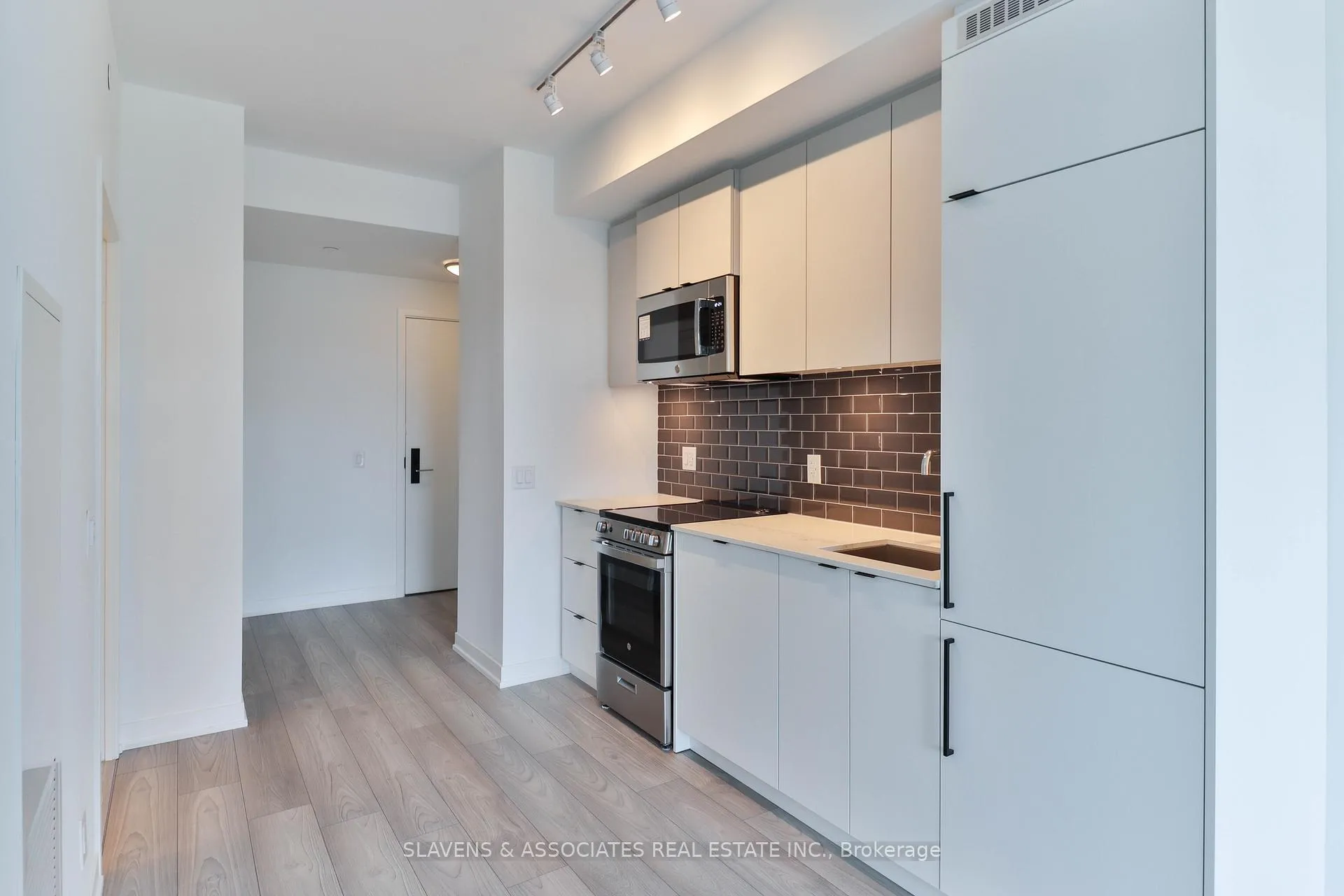Photo 4 of Unit 910, 285 Dufferin Street, Toronto, South Parkdale — HOMEH