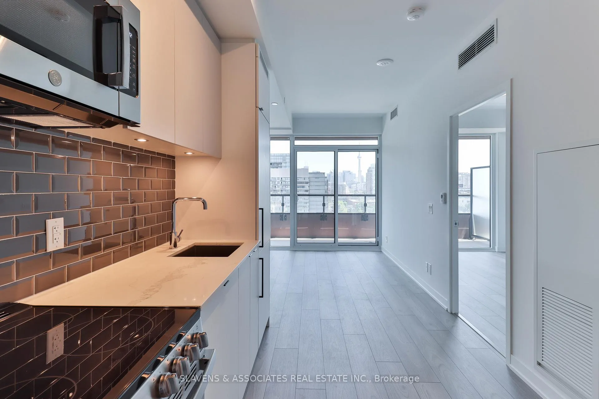 Photo 5 of Unit 910, 285 Dufferin Street, Toronto, South Parkdale — HOMEH