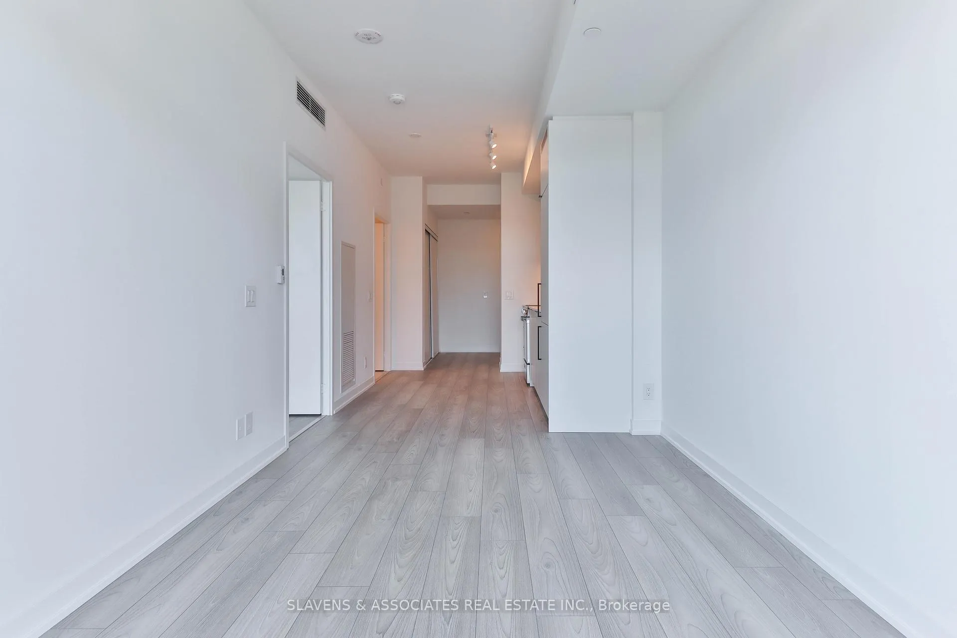Photo 8 of Unit 910, 285 Dufferin Street, Toronto, South Parkdale — HOMEH