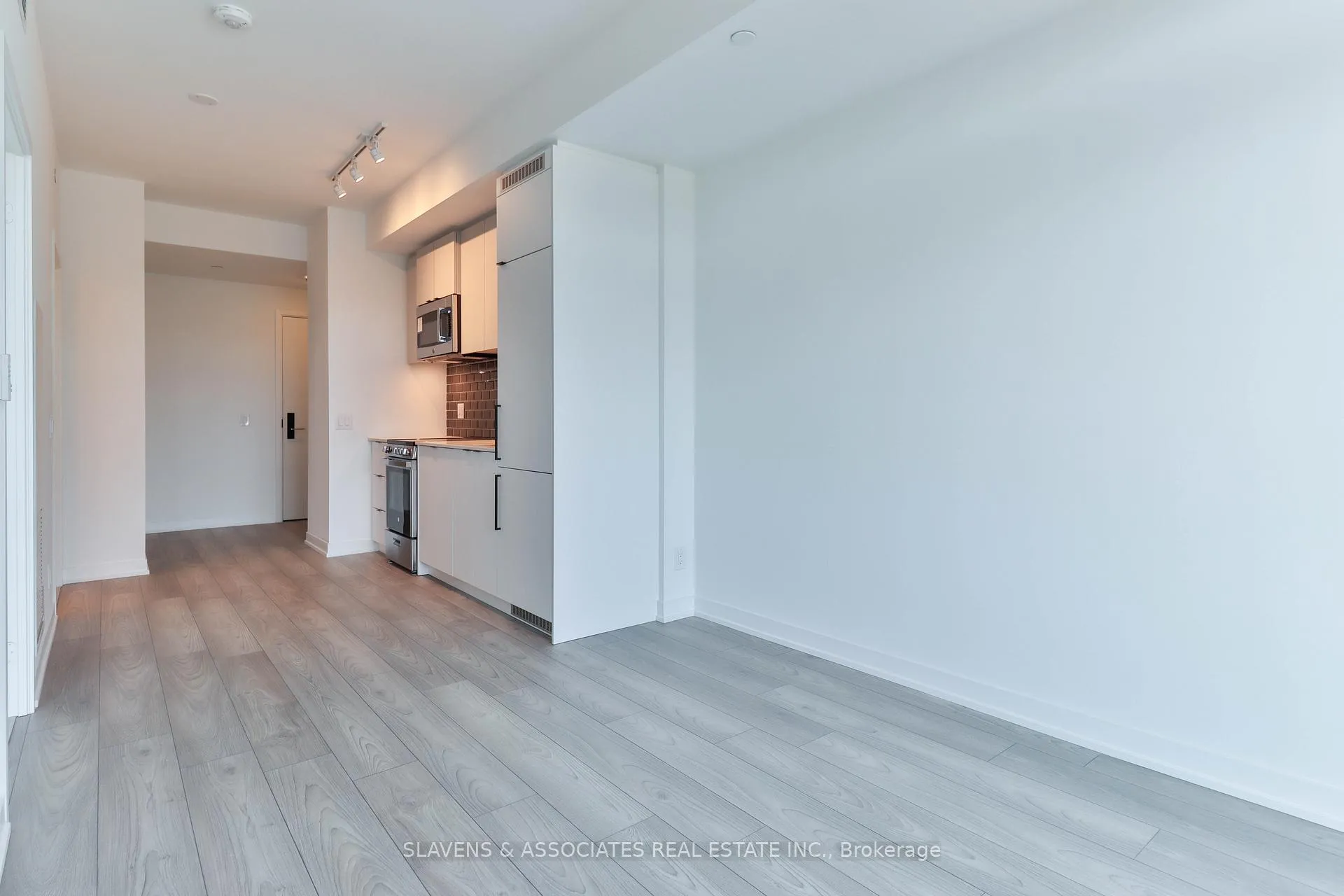 Photo 10 of Unit 910, 285 Dufferin Street, Toronto, South Parkdale — HOMEH