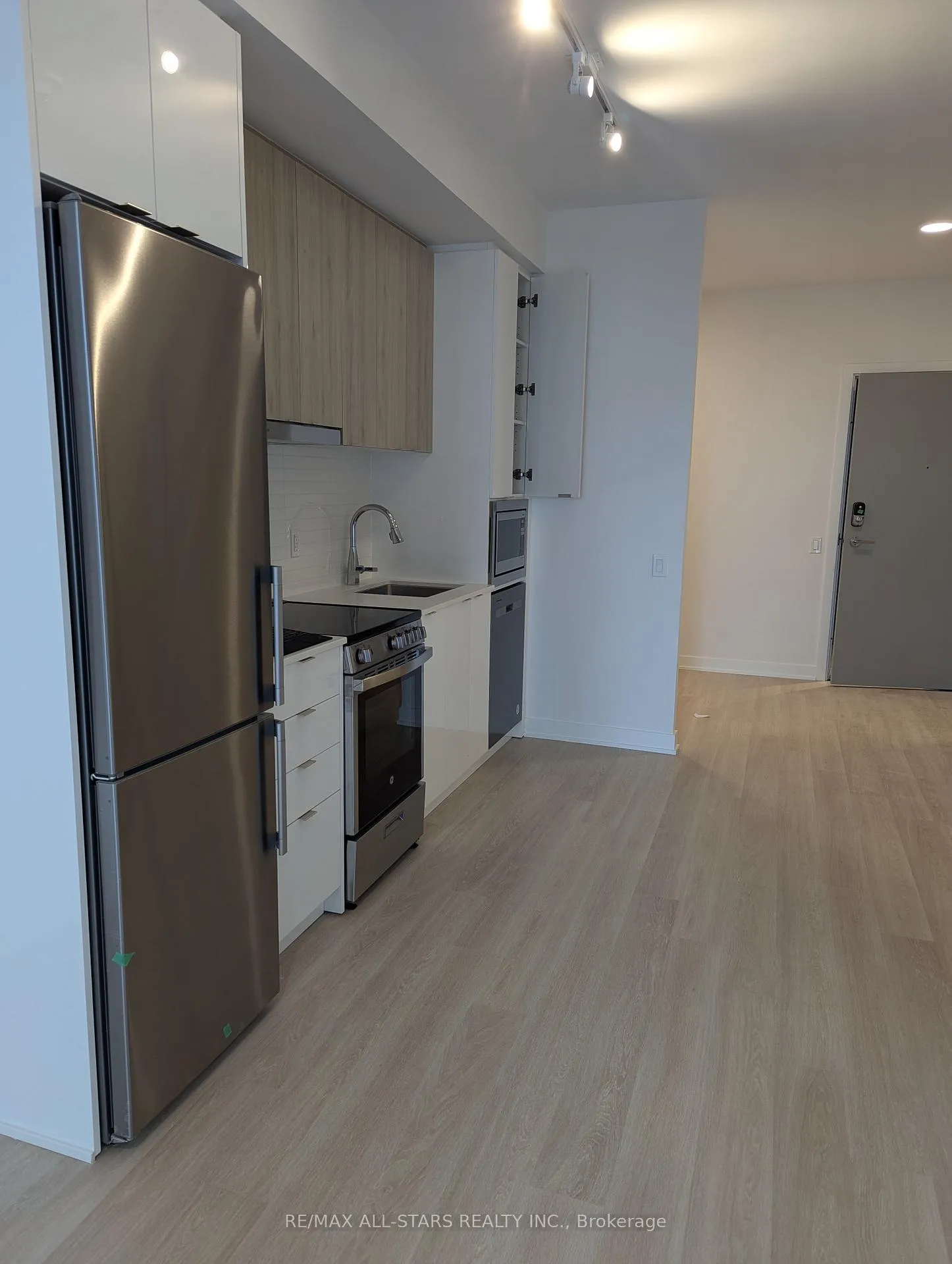 Photo 4 of Unit 2209, 30 Upper Mall Way, Vaughan, Brownridge — HOMEH