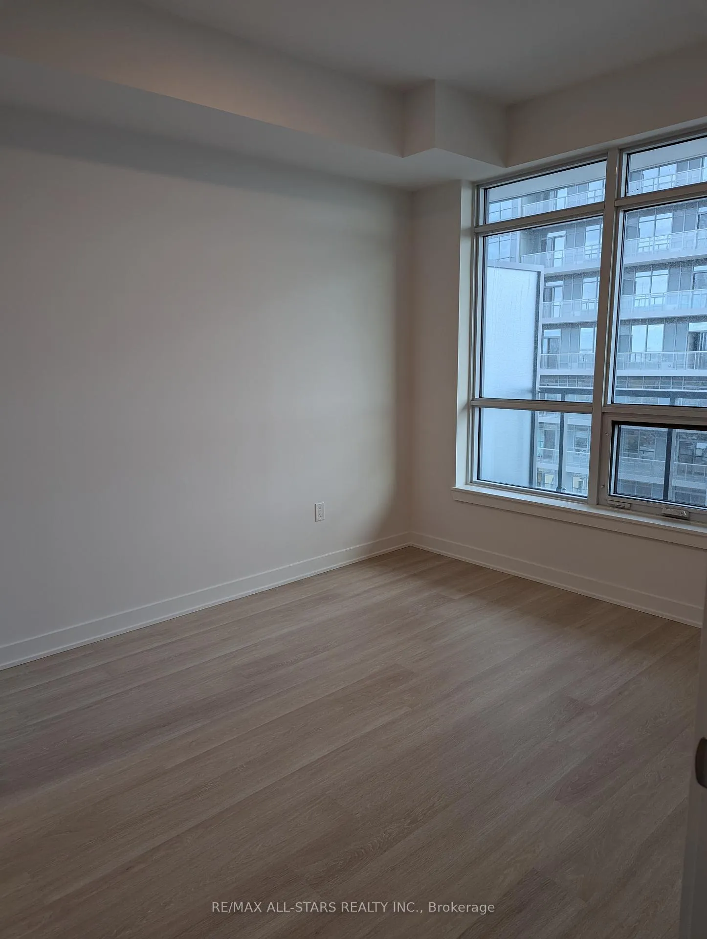 Photo 7 of Unit 2209, 30 Upper Mall Way, Vaughan, Brownridge — HOMEH