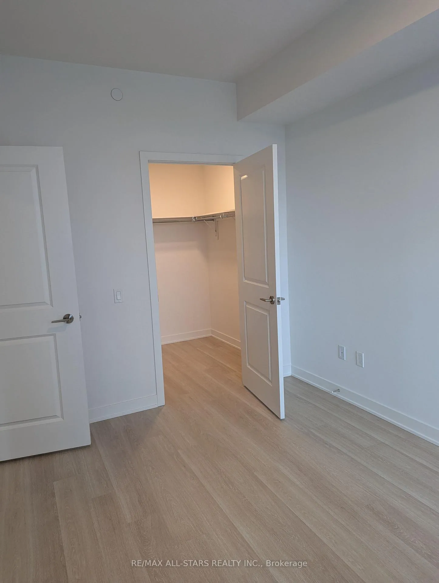 Photo 9 of Unit 2209, 30 Upper Mall Way, Vaughan, Brownridge — HOMEH