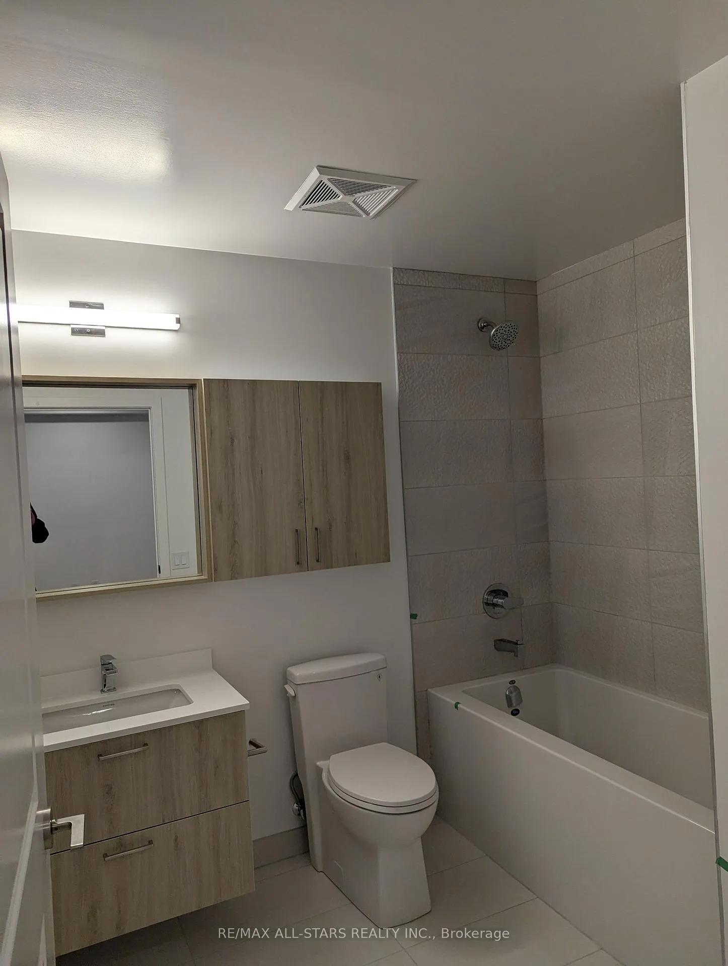 Photo 10 of Unit 2209, 30 Upper Mall Way, Vaughan, Brownridge — HOMEH