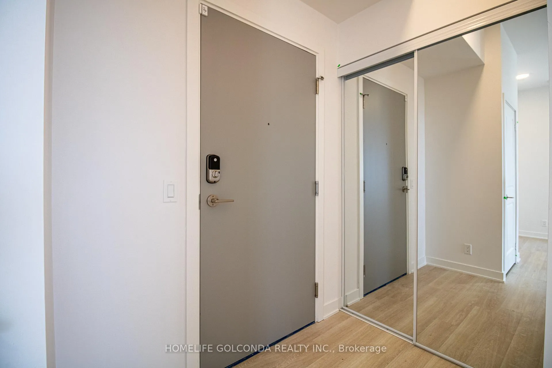 Photo 6 of Unit 2507, 30 upper mall Way, Vaughan, Brownridge — HOMEH