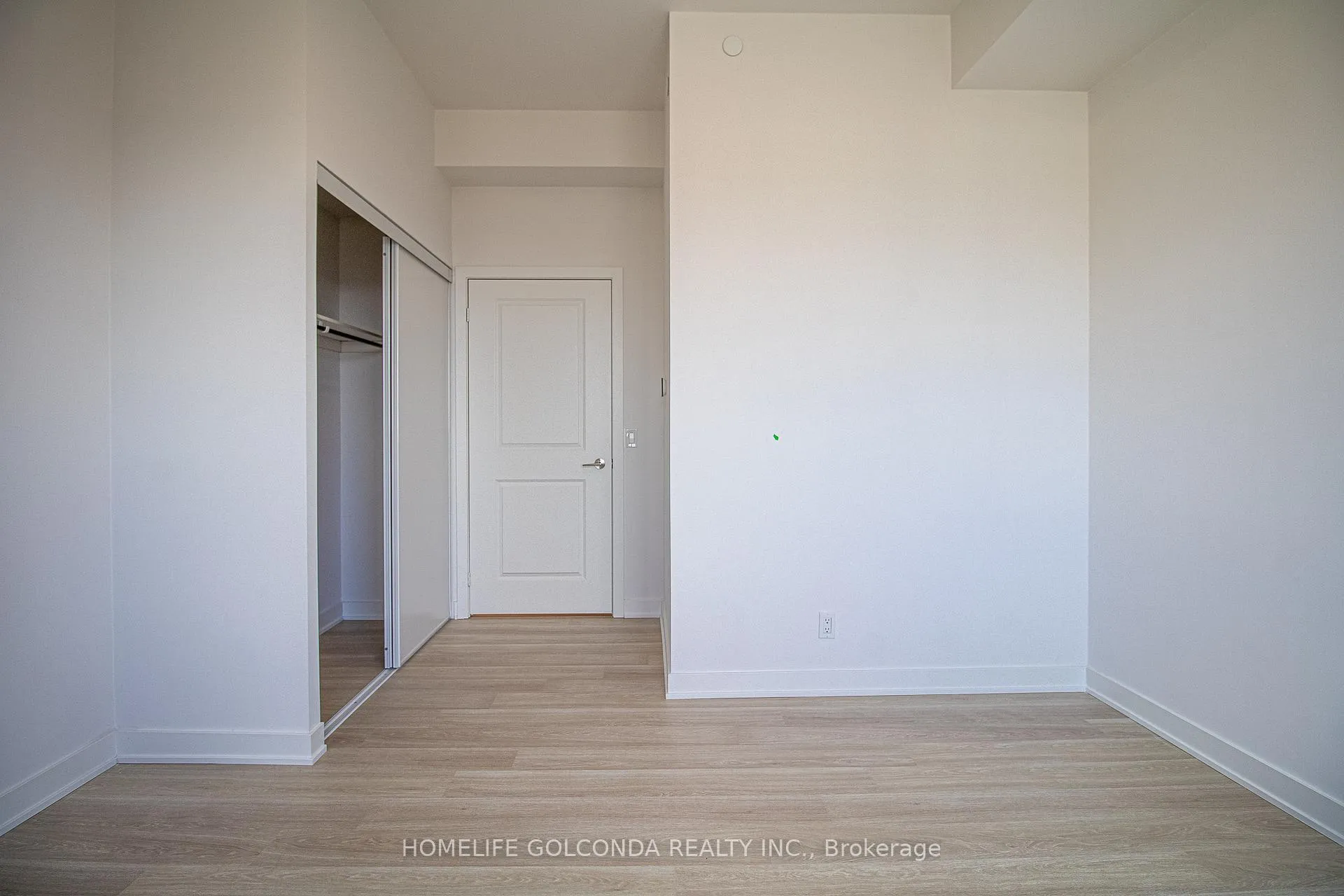 Photo 7 of Unit 2507, 30 upper mall Way, Vaughan, Brownridge — HOMEH