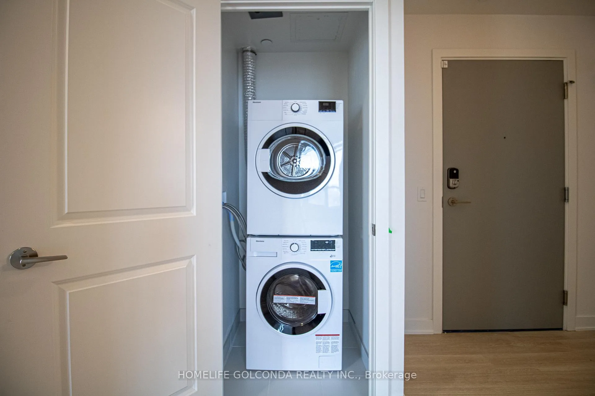 Photo 8 of Unit 2507, 30 upper mall Way, Vaughan, Brownridge — HOMEH