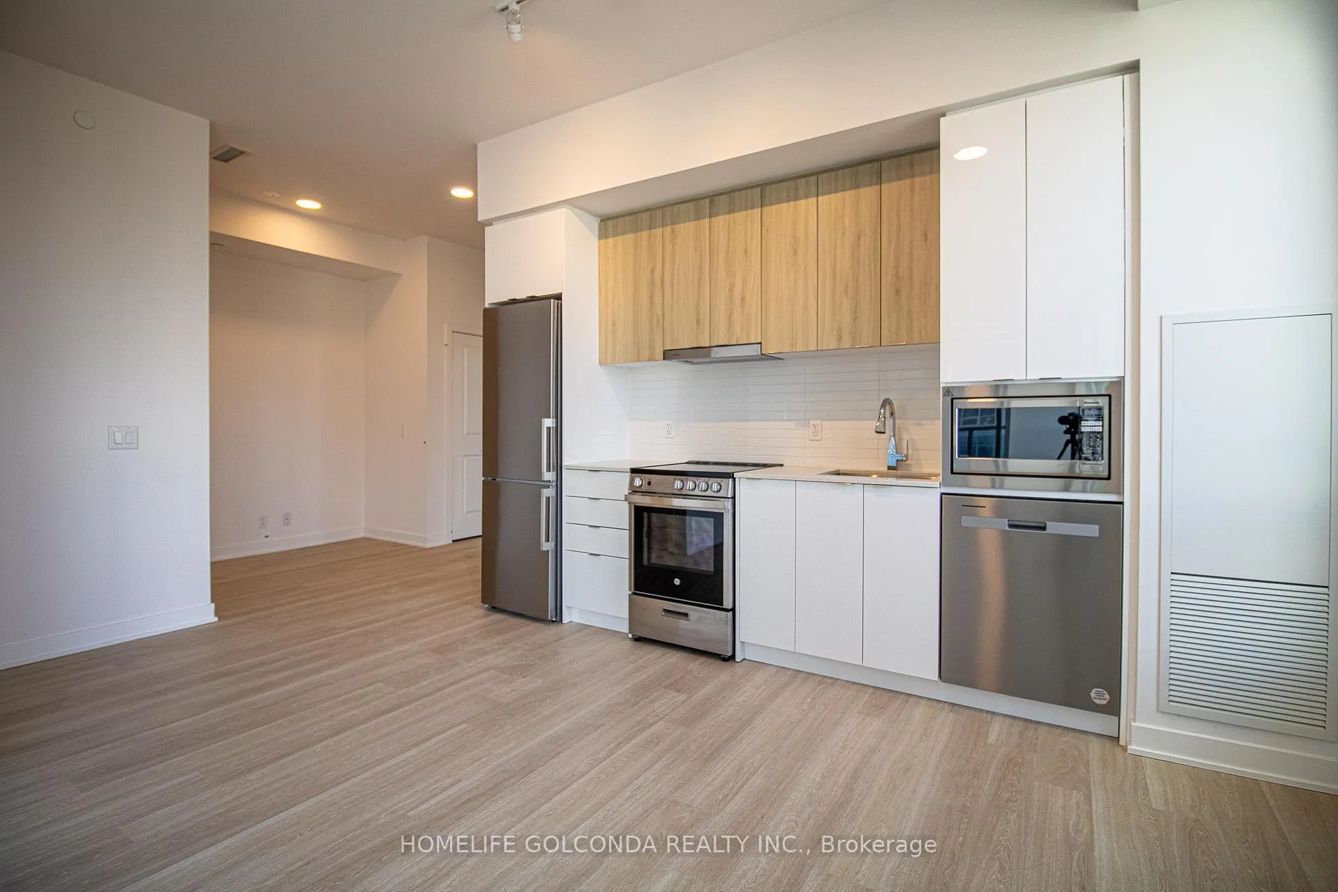 Photo 12 of Unit 2507, 30 upper mall Way, Vaughan, Brownridge — HOMEH