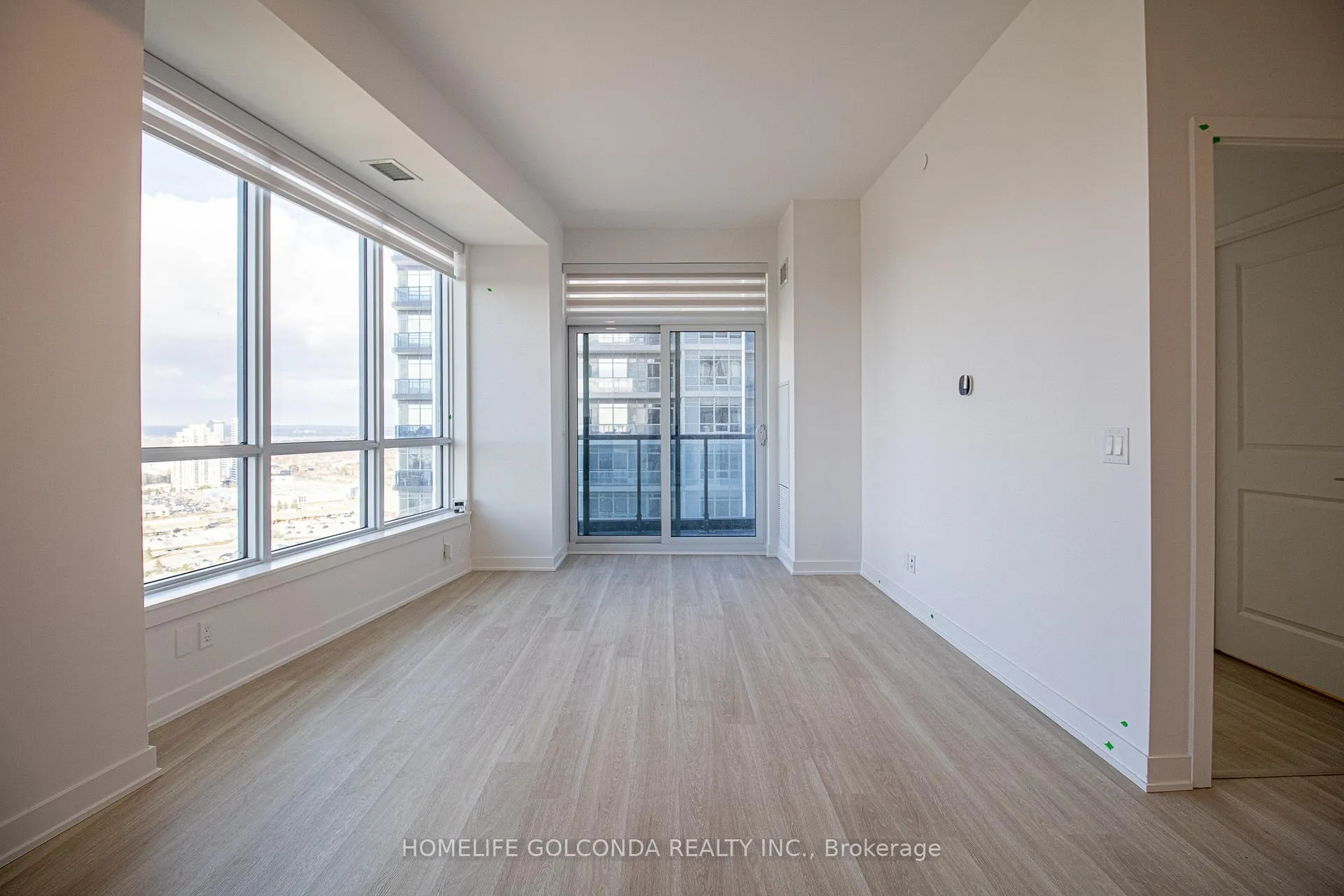 Photo 16 of Unit 2507, 30 upper mall Way, Vaughan, Brownridge — HOMEH