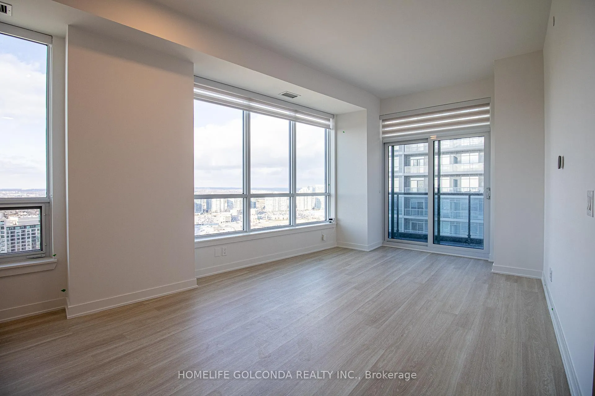 Photo 17 of Unit 2507, 30 upper mall Way, Vaughan, Brownridge — HOMEH