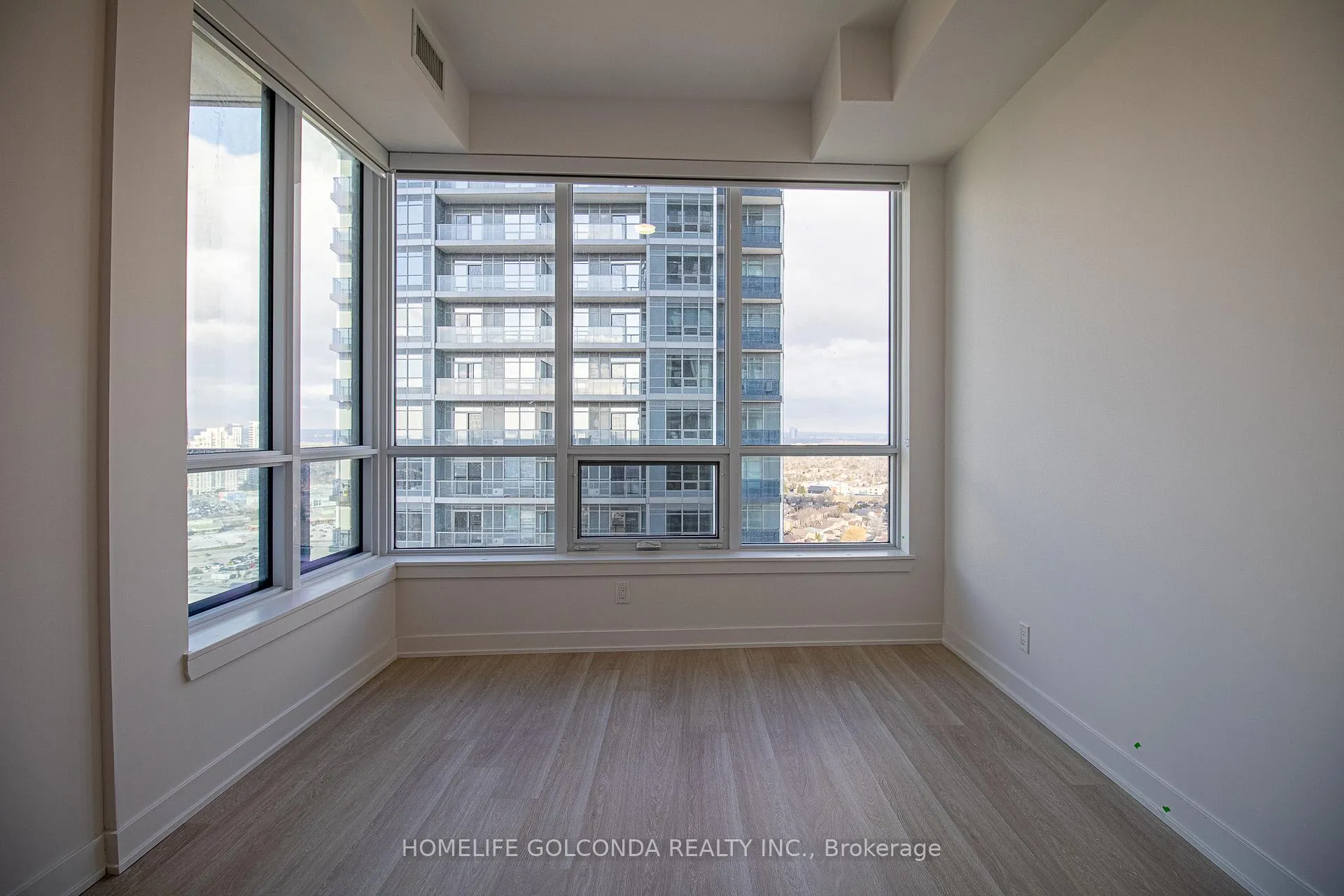 Photo 34 of Unit 2507, 30 upper mall Way, Vaughan, Brownridge — HOMEH