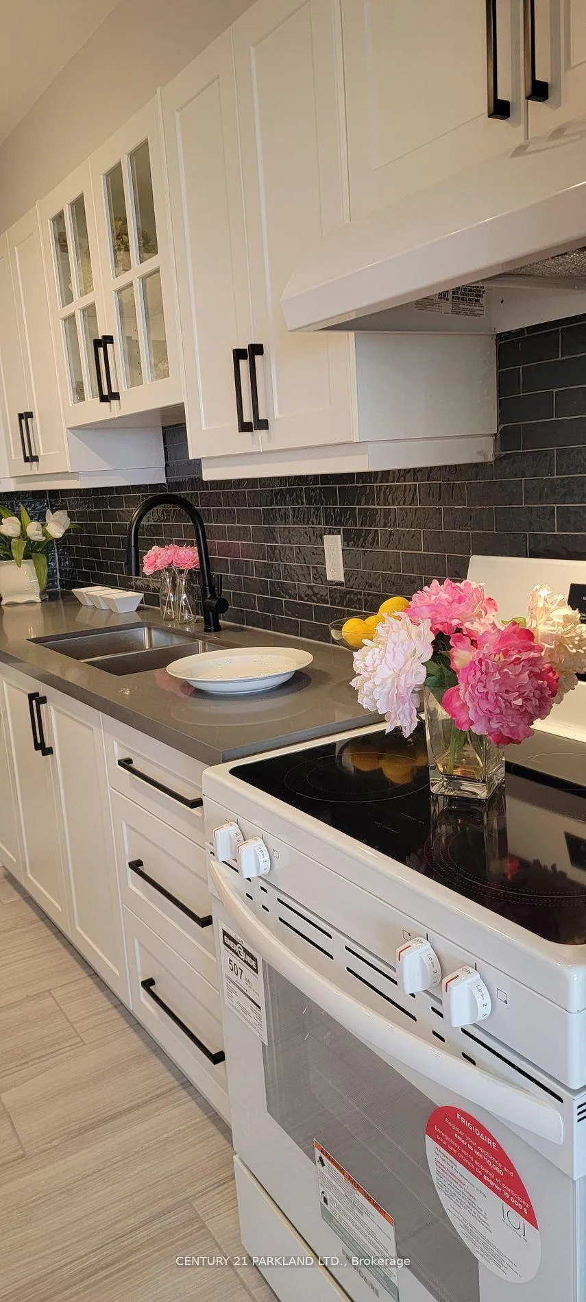Photo 2 of Unit 2112, 1 Massey Square, Toronto, Crescent Town — HOMEH