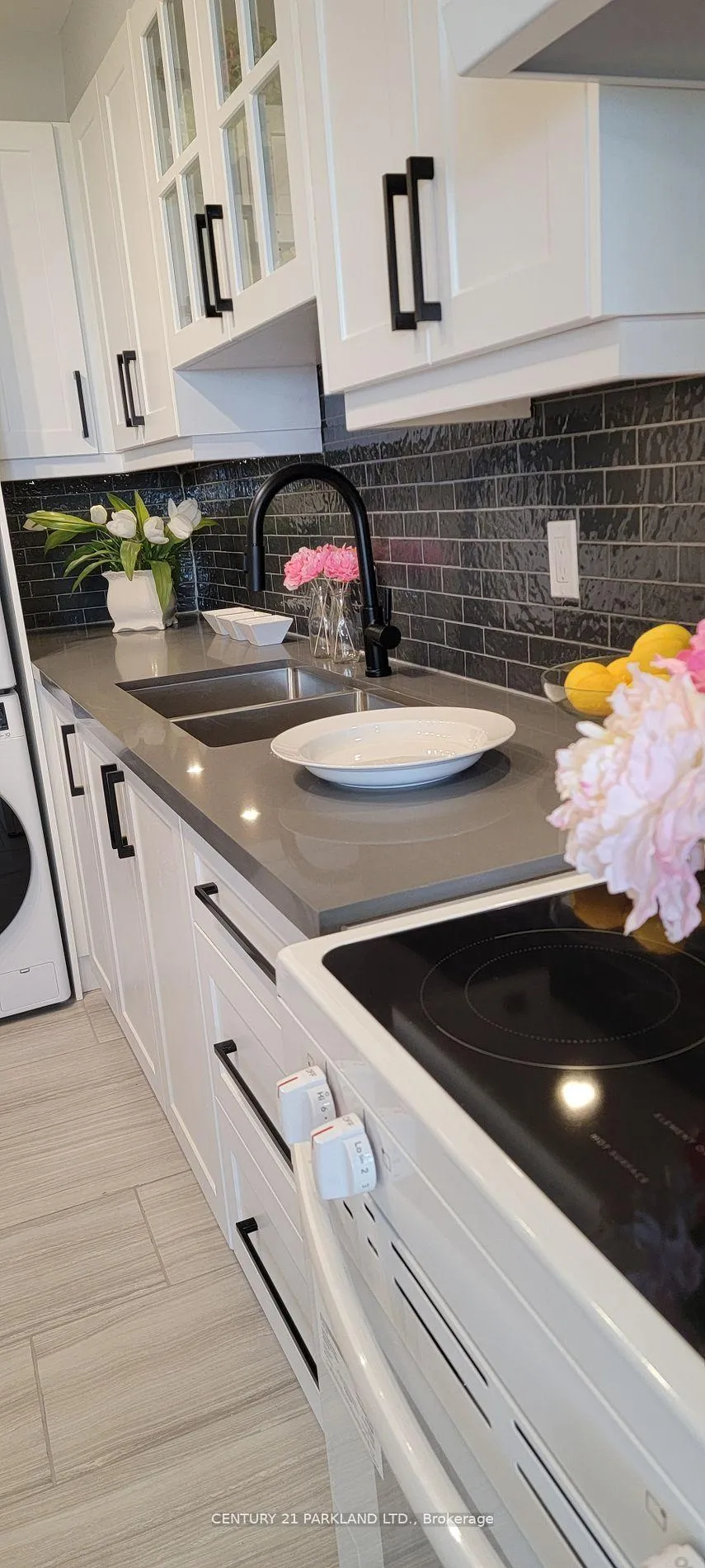 Photo 3 of Unit 2112, 1 Massey Square, Toronto, Crescent Town — HOMEH