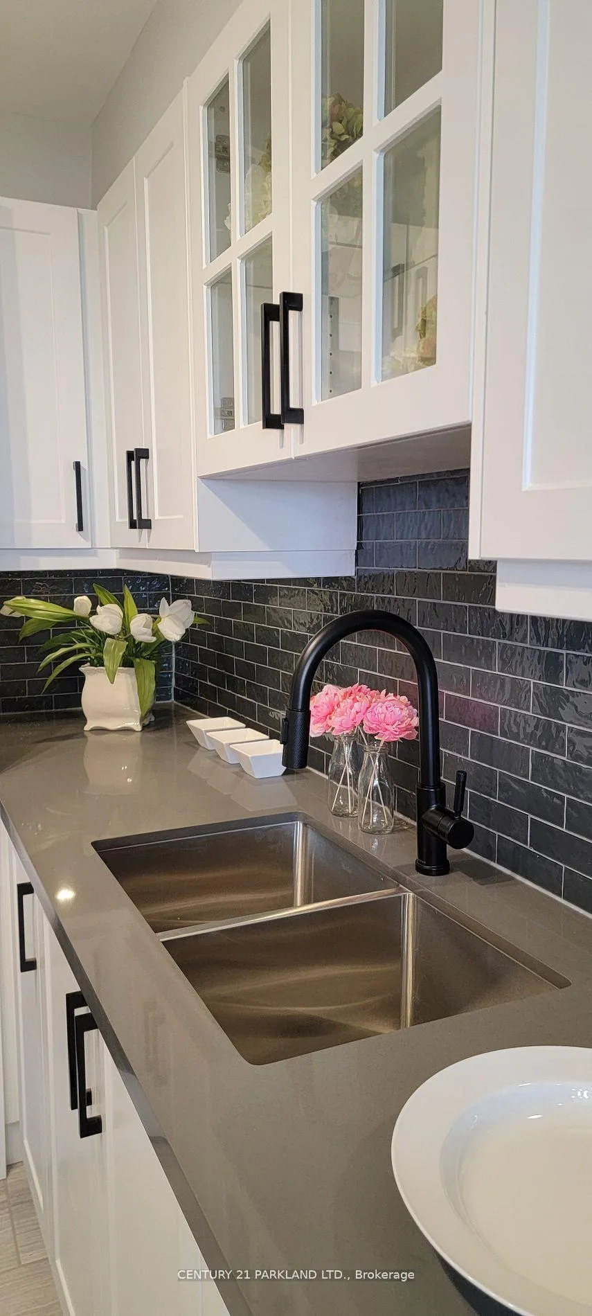 Photo 4 of Unit 2112, 1 Massey Square, Toronto, Crescent Town — HOMEH