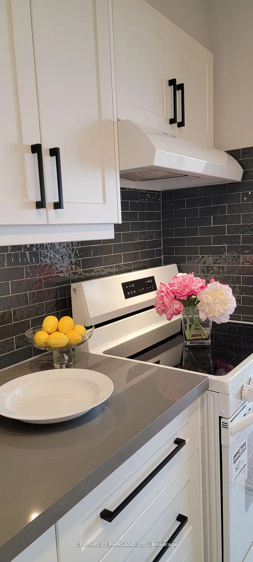 Photo 5 of Unit 2112, 1 Massey Square, Toronto, Crescent Town — HOMEH