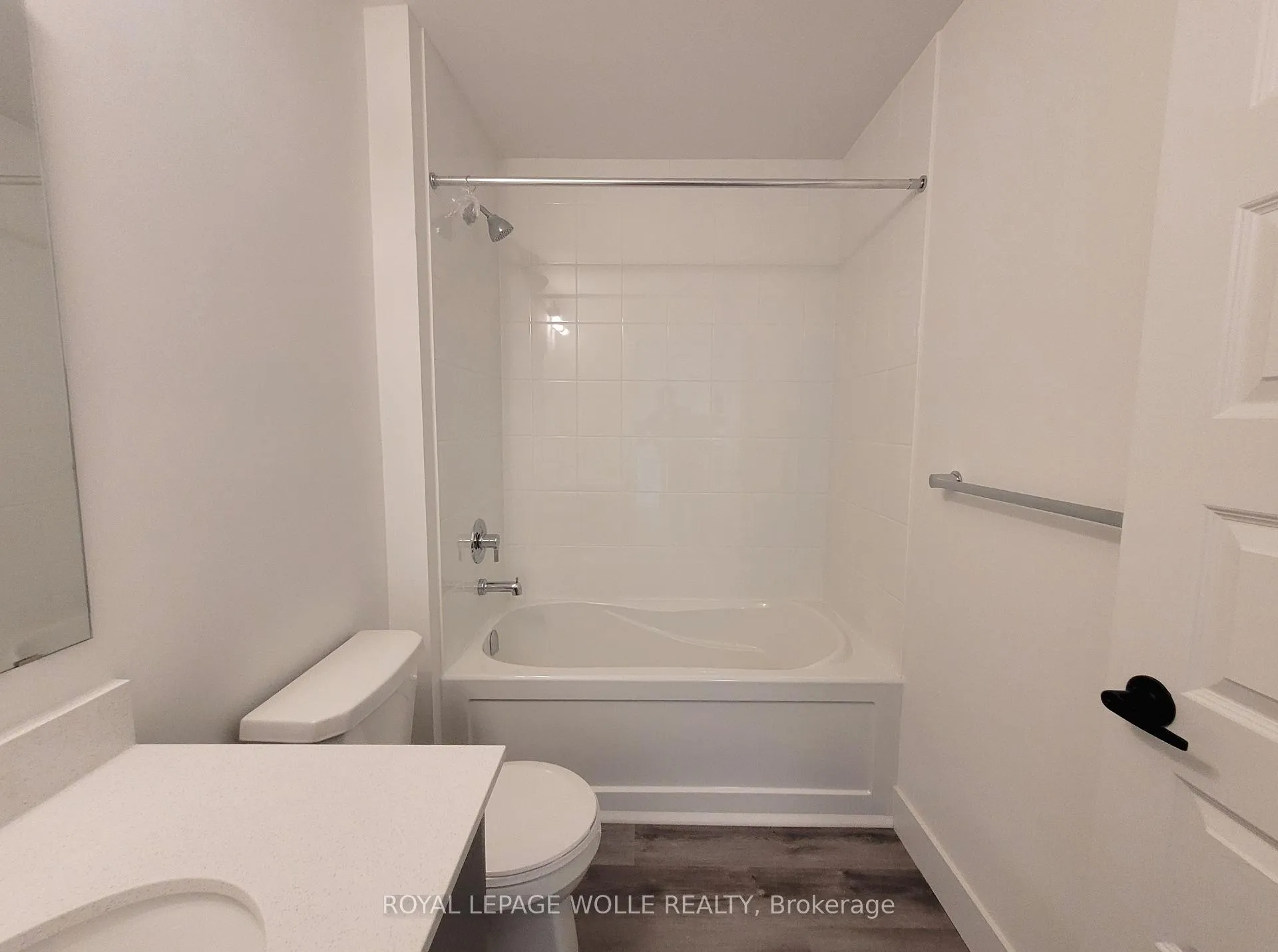 Photo 11 of Unit 406, 1101 Lackner Place, Kitchener — HOMEH