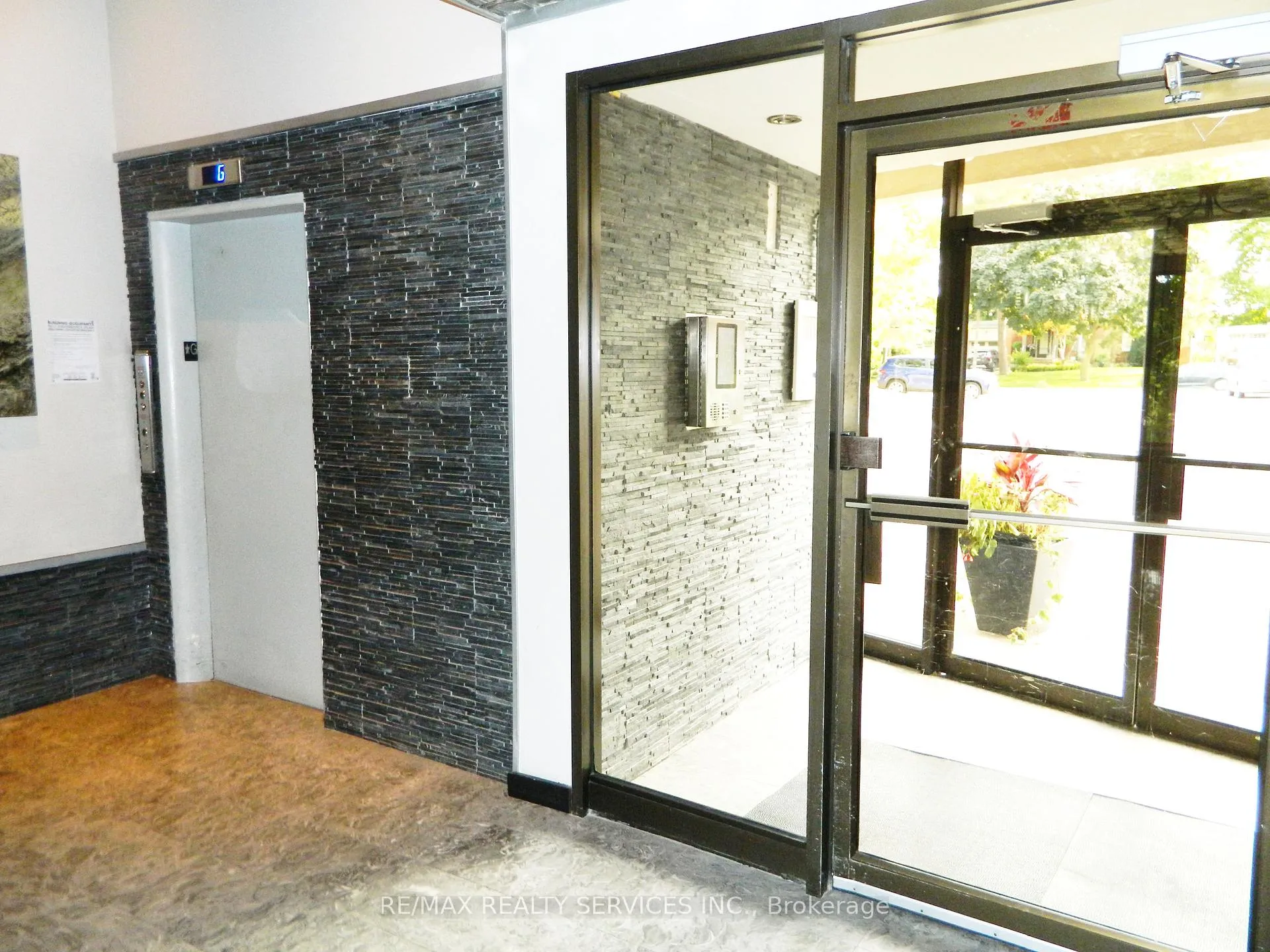 Photo 2 of Unit 417, 188 Mill Street S, Brampton, Brampton South — HOMEH