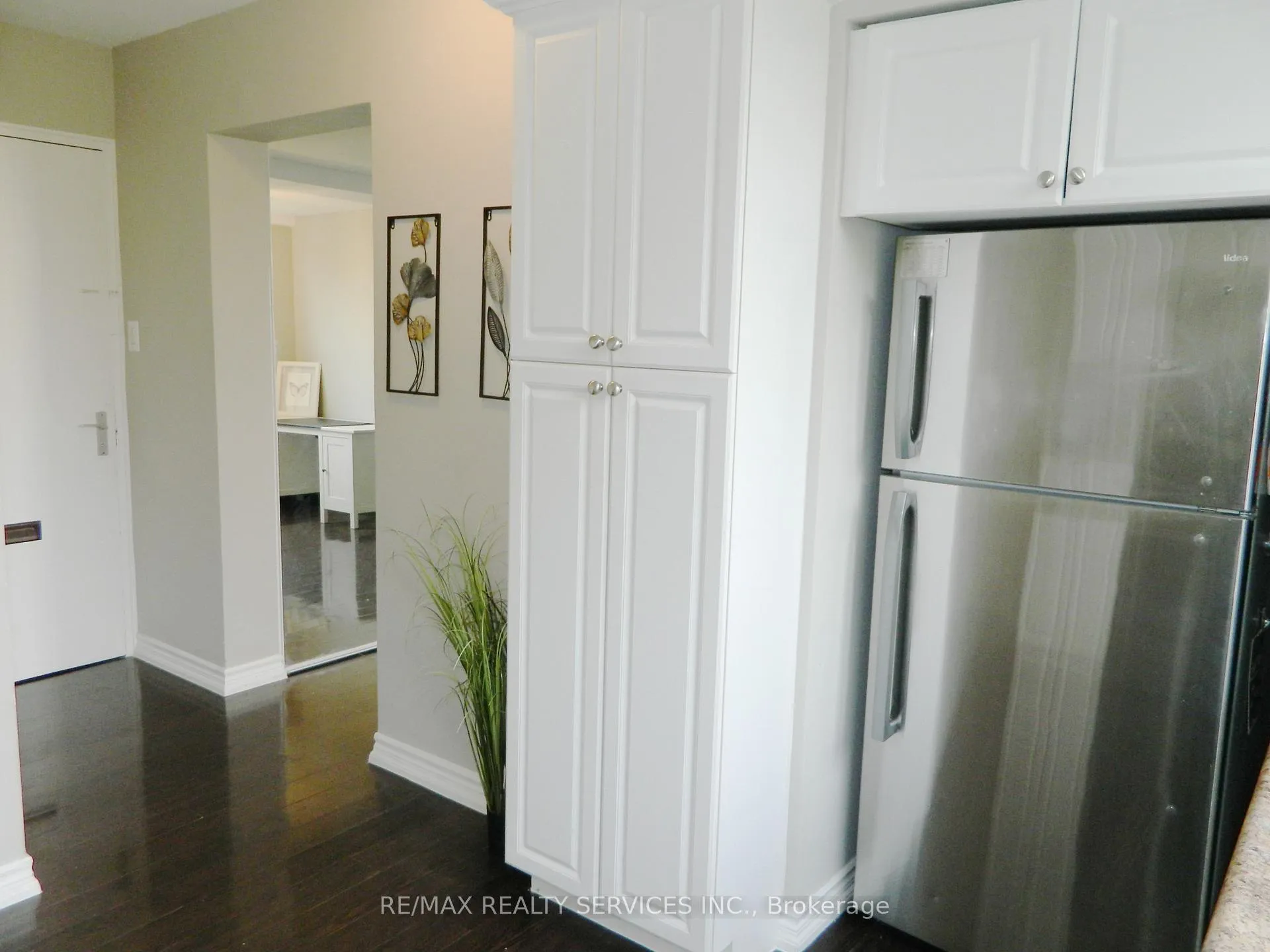 Photo 4 of Unit 417, 188 Mill Street S, Brampton, Brampton South — HOMEH