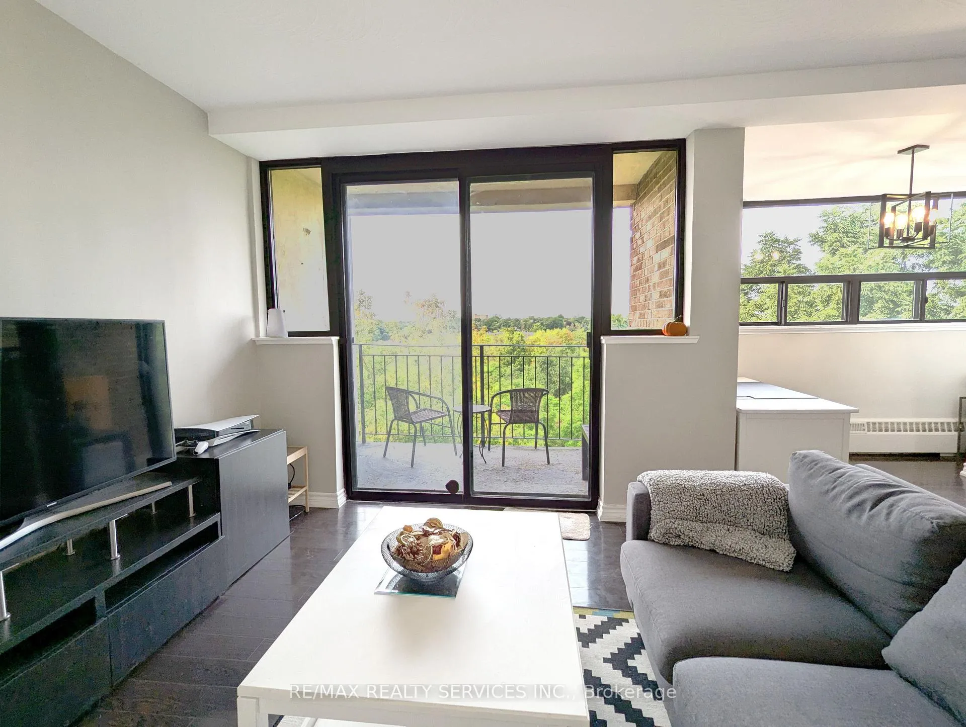 Photo 9 of Unit 417, 188 Mill Street S, Brampton, Brampton South — HOMEH
