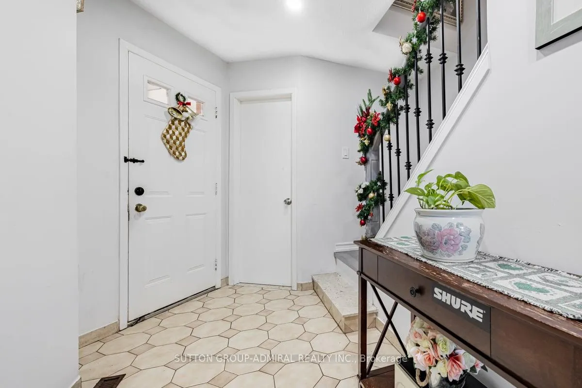 Photo 4 of 52 New Seabury Drive, Vaughan, Glen Shields — HOMEH