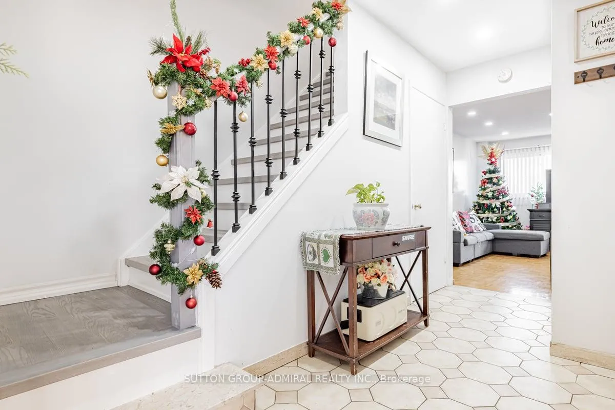 Photo 5 of 52 New Seabury Drive, Vaughan, Glen Shields — HOMEH
