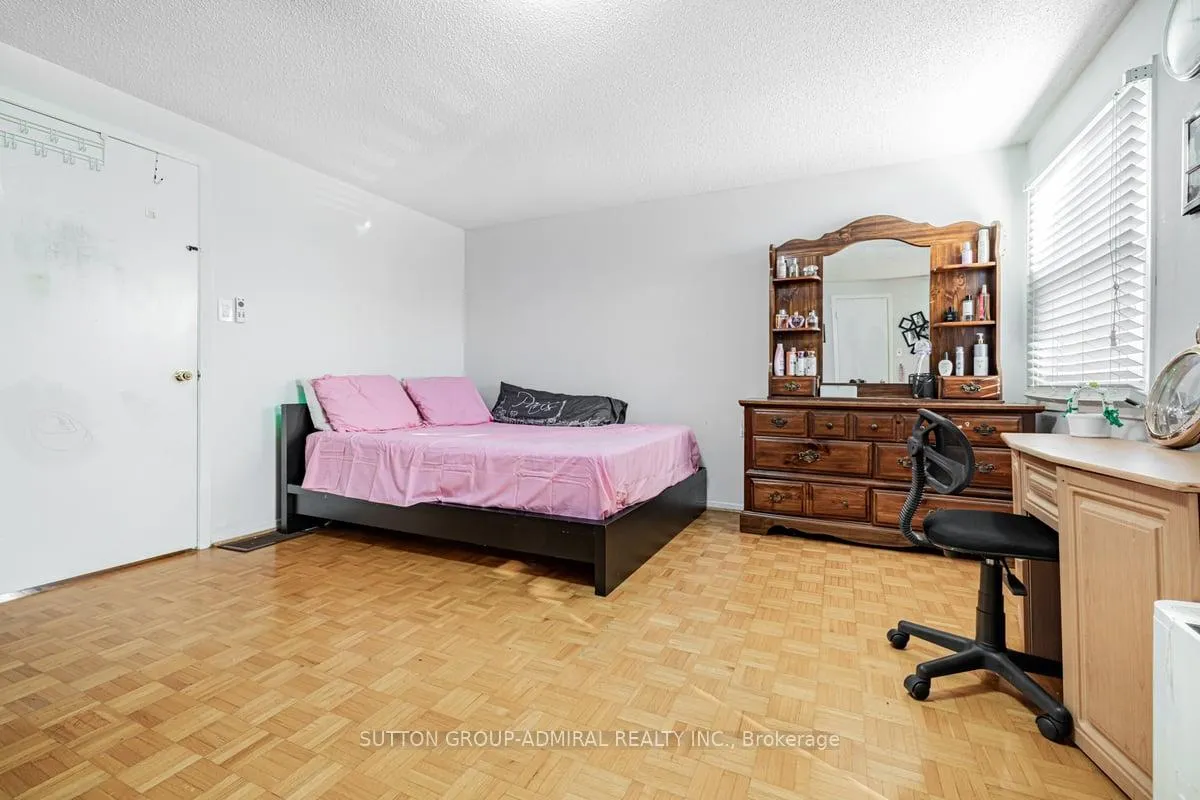Photo 18 of 52 New Seabury Drive, Vaughan, Glen Shields — HOMEH