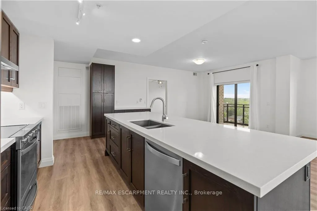Photo 14 of Unit 703, 30 Hamilton Street S, Hamilton, Waterdown — HOMEH
