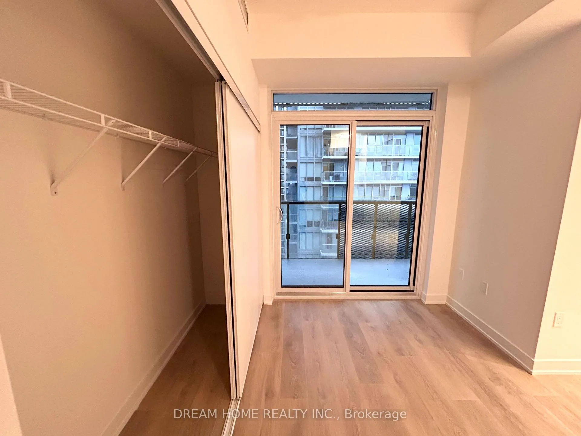 Photo 4 of Unit 1603, 117 Broadway Avenue, Toronto, Mount Pleasant West — HOMEH