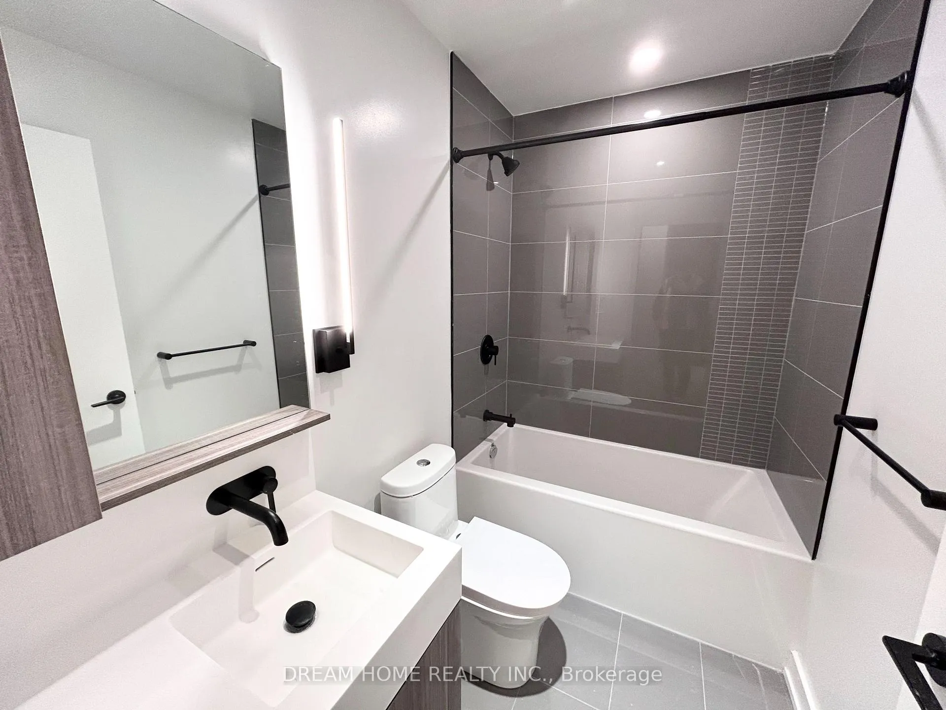 Photo 6 of Unit 1603, 117 Broadway Avenue, Toronto, Mount Pleasant West — HOMEH