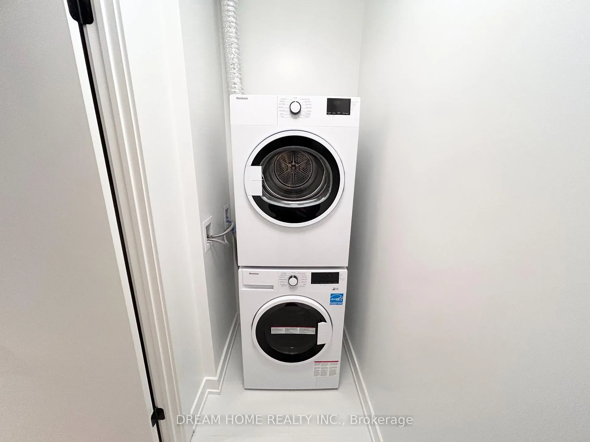 Photo 7 of Unit 1603, 117 Broadway Avenue, Toronto, Mount Pleasant West — HOMEH