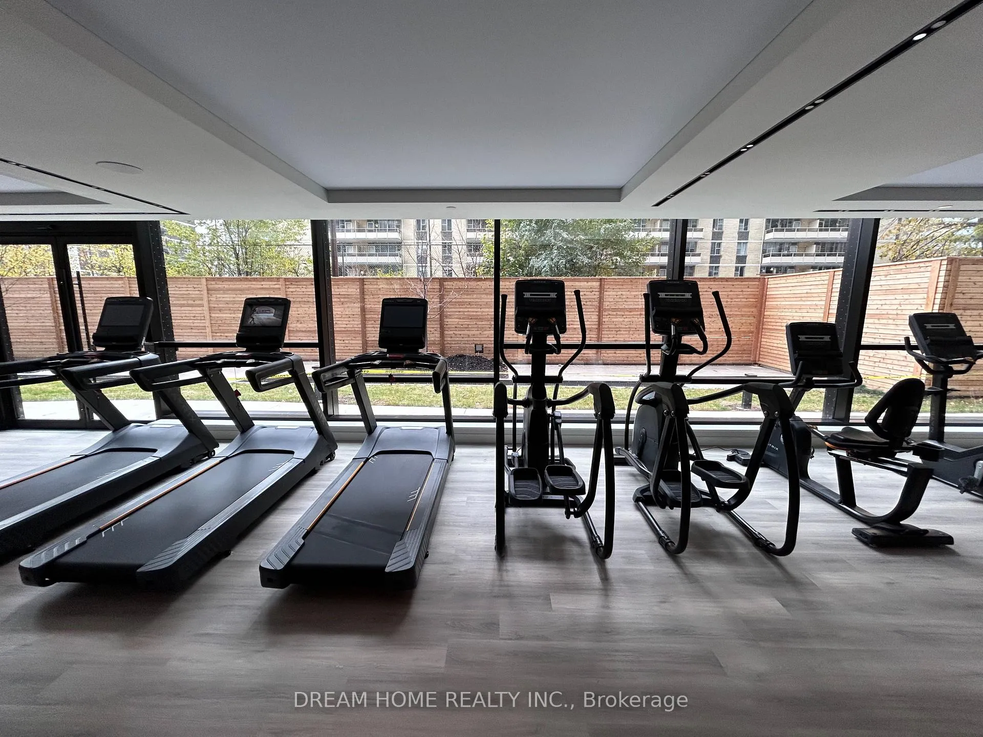 Photo 9 of Unit 1603, 117 Broadway Avenue, Toronto, Mount Pleasant West — HOMEH