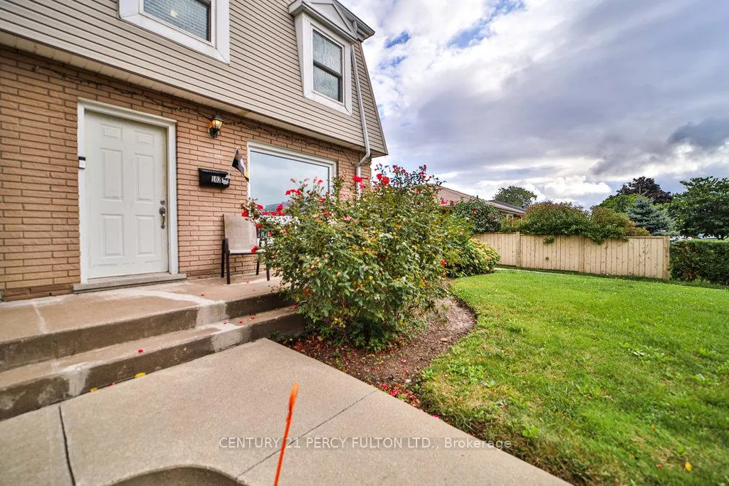 Photo 17 of 102 Neil Avenue, Hamilton, Stoney Creek — HOMEH