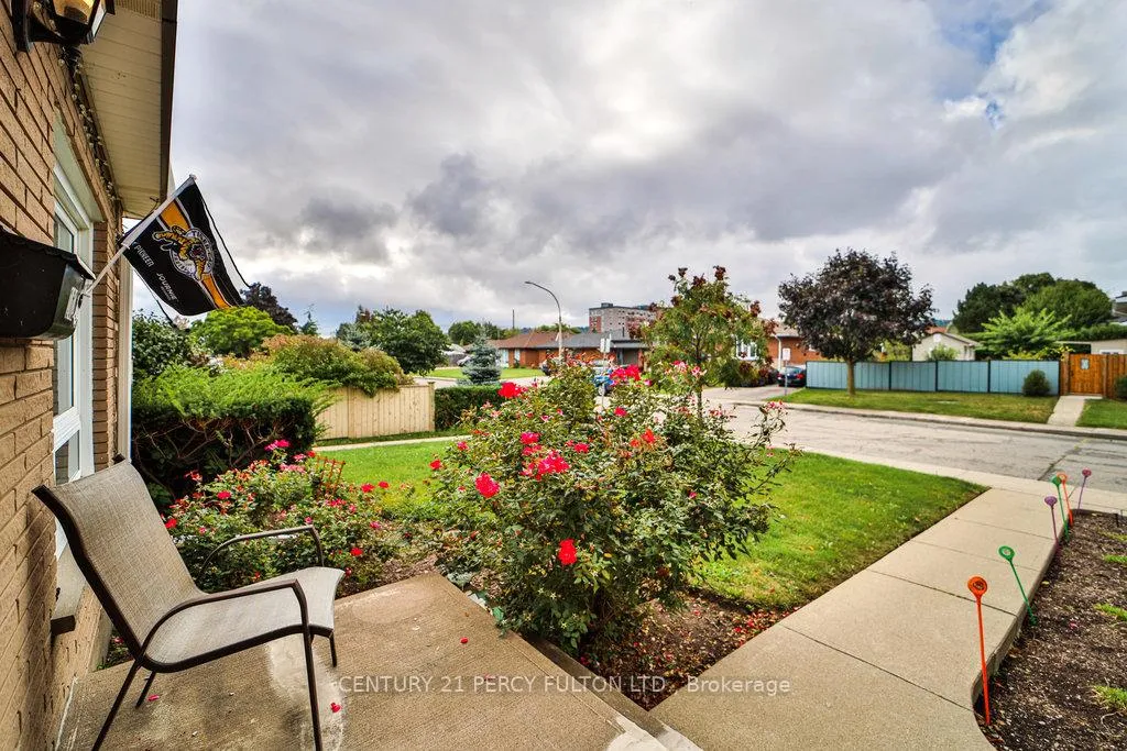 Photo 20 of 102 Neil Avenue, Hamilton, Stoney Creek — HOMEH