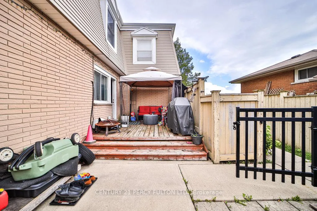 Photo 25 of 102 Neil Avenue, Hamilton, Stoney Creek — HOMEH