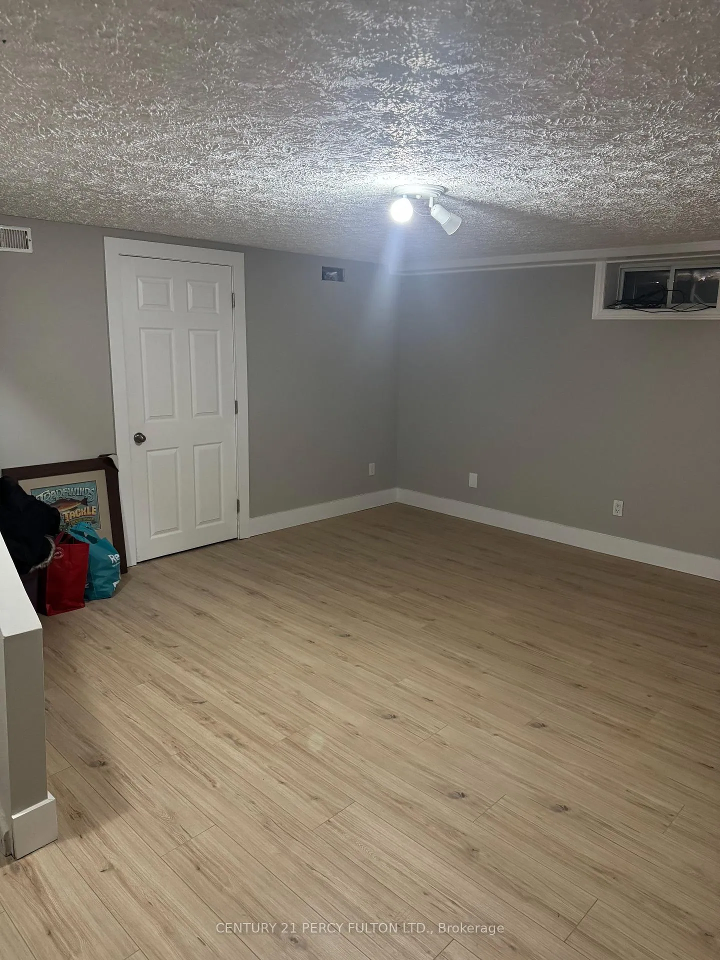 Photo 32 of 102 Neil Avenue, Hamilton, Stoney Creek — HOMEH