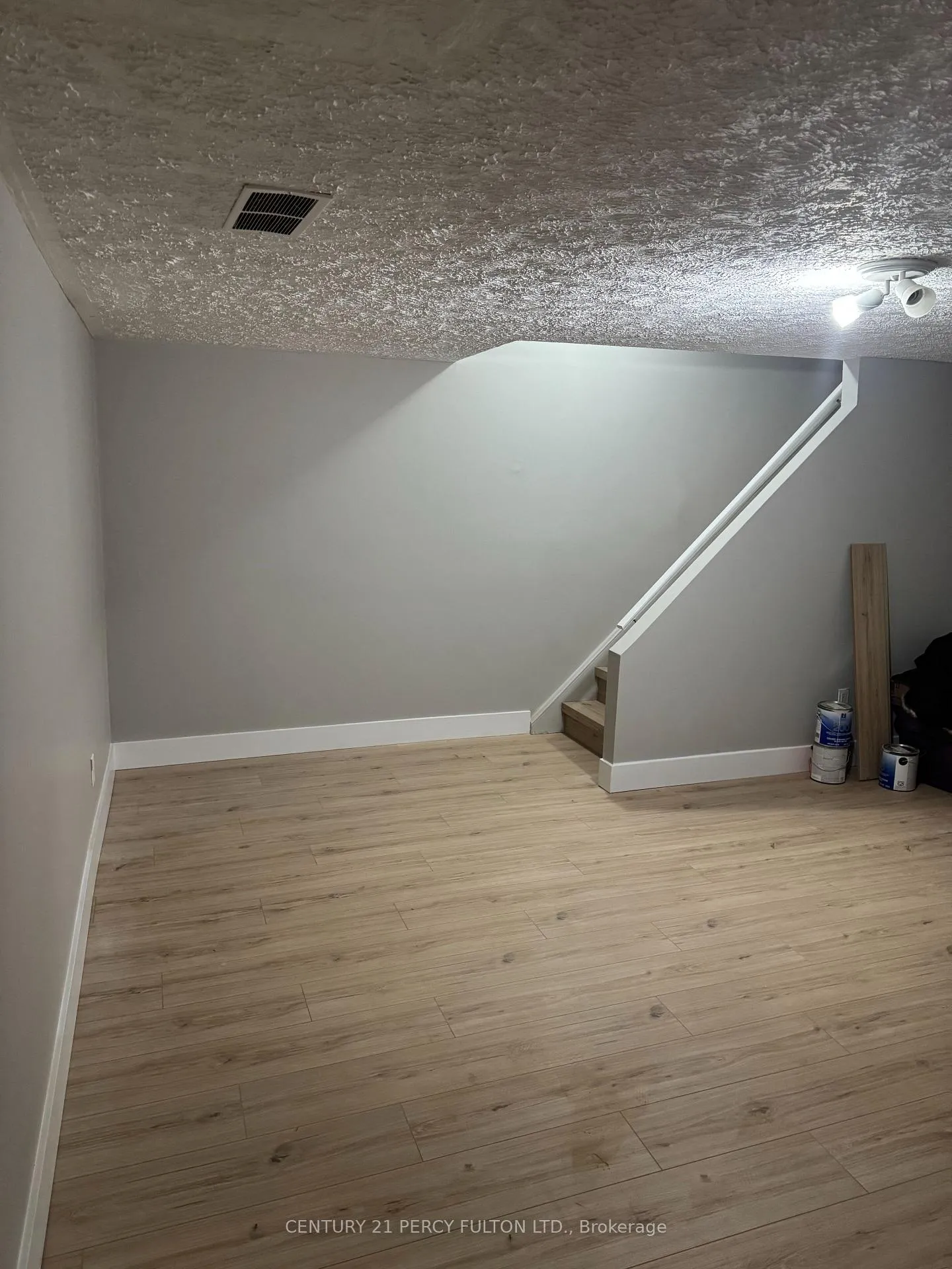 Photo 33 of 102 Neil Avenue, Hamilton, Stoney Creek — HOMEH
