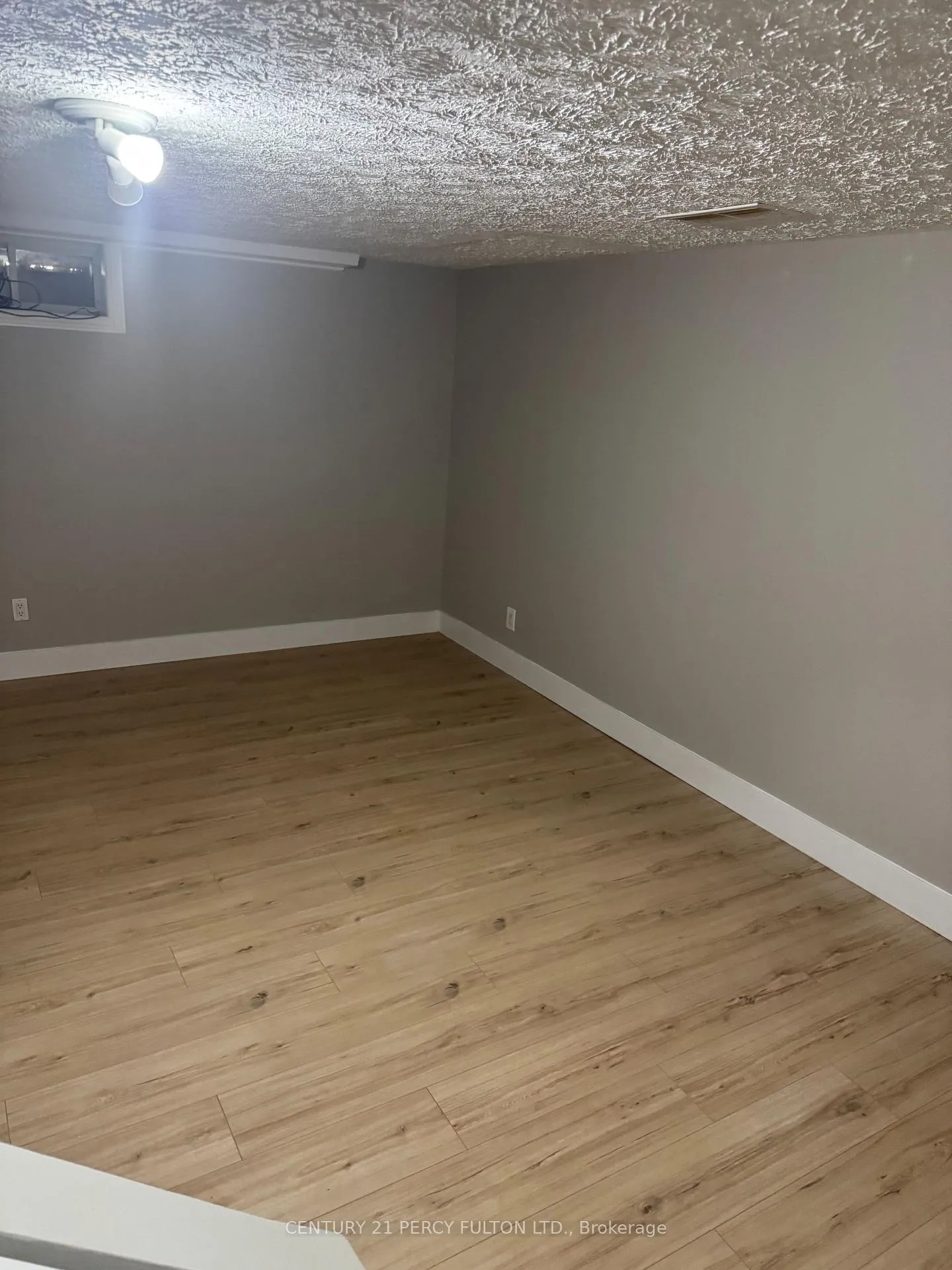 Photo 34 of 102 Neil Avenue, Hamilton, Stoney Creek — HOMEH