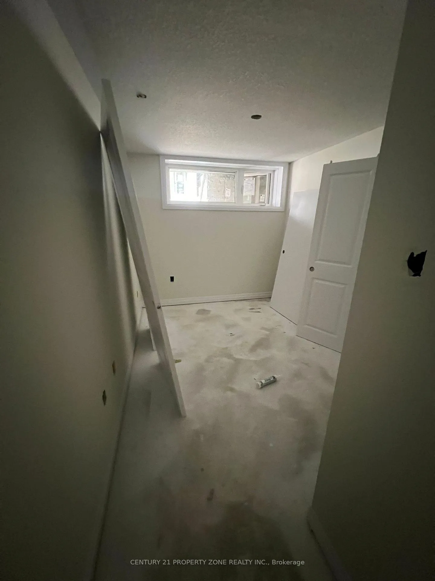 Photo 4 of Unit 34, 34 Fieldridge Crescent, Brampton, Brampton North — HOMEH