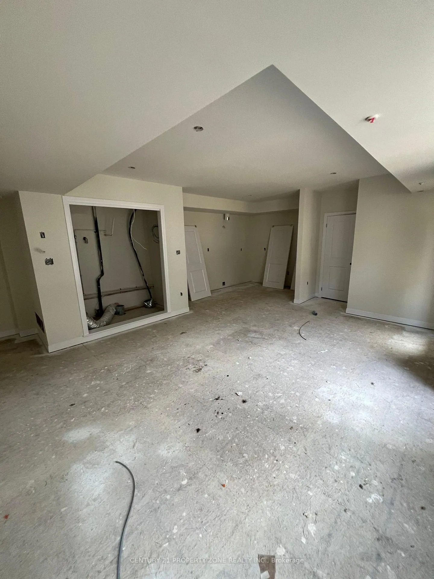 Photo 5 of Unit 34, 34 Fieldridge Crescent, Brampton, Brampton North — HOMEH