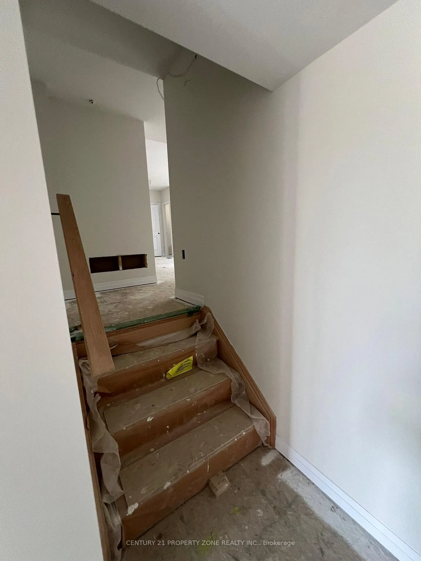 Photo 6 of Unit 34, 34 Fieldridge Crescent, Brampton, Brampton North — HOMEH